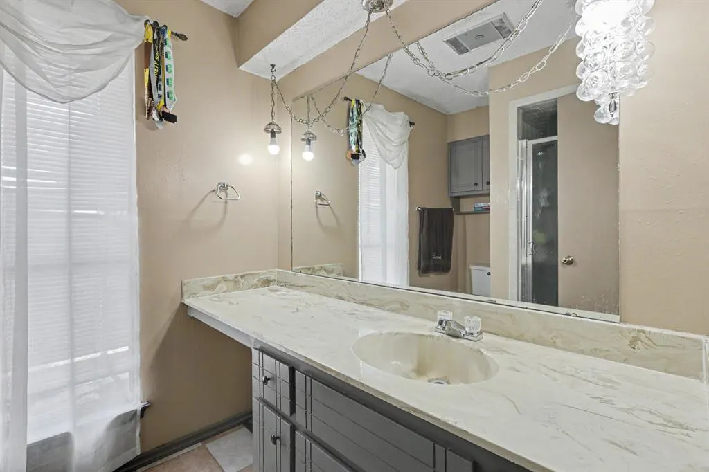 Photo 8 — 6641 Laurel Road, Oklahoma City, OK 73162