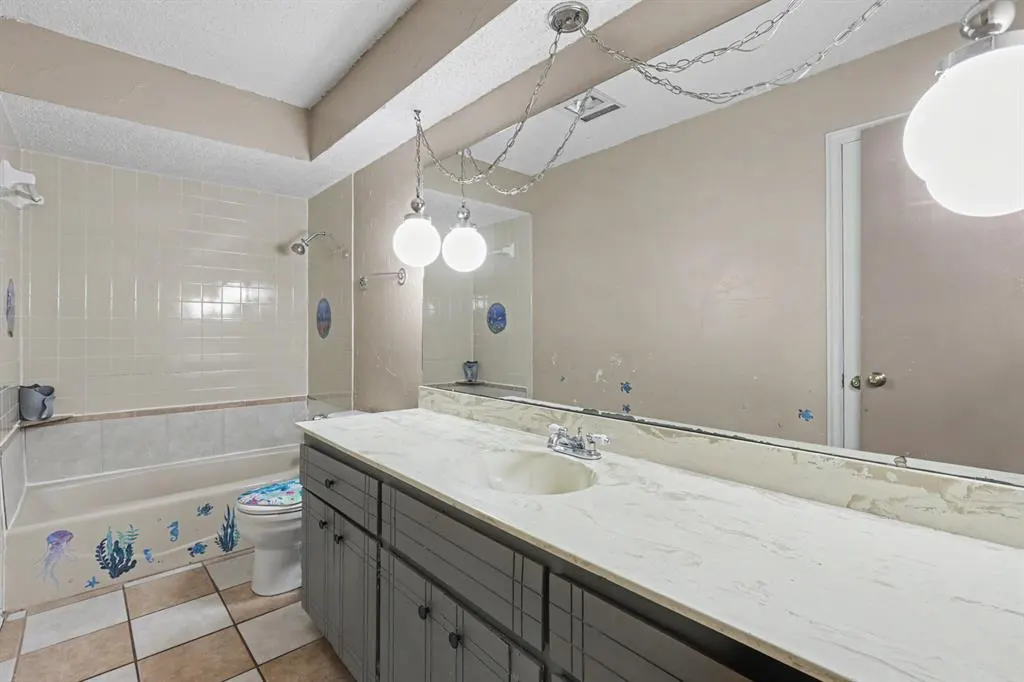 Photo 10 — 6641 Laurel Road, Oklahoma City, OK 73162