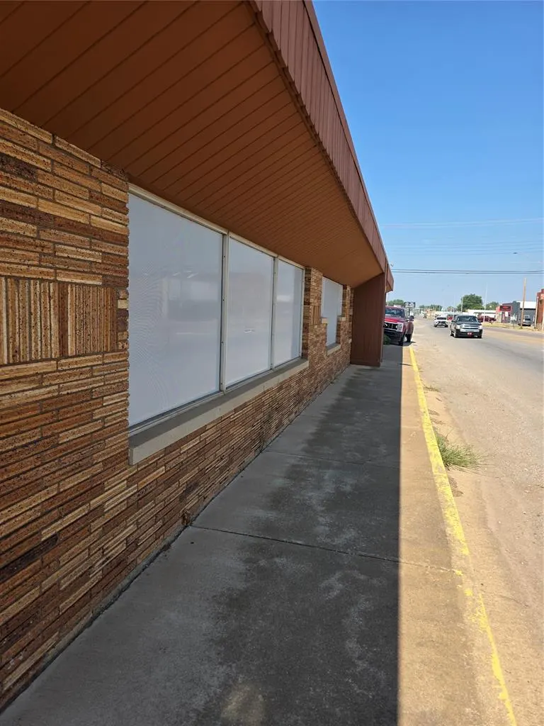 Photo 3 — 102 S Main, Lindsay, OK 73052