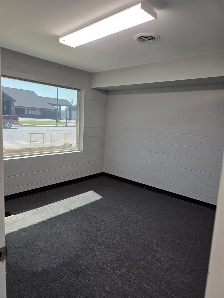 Photo 5 — 102 S Main, Lindsay, OK 73052