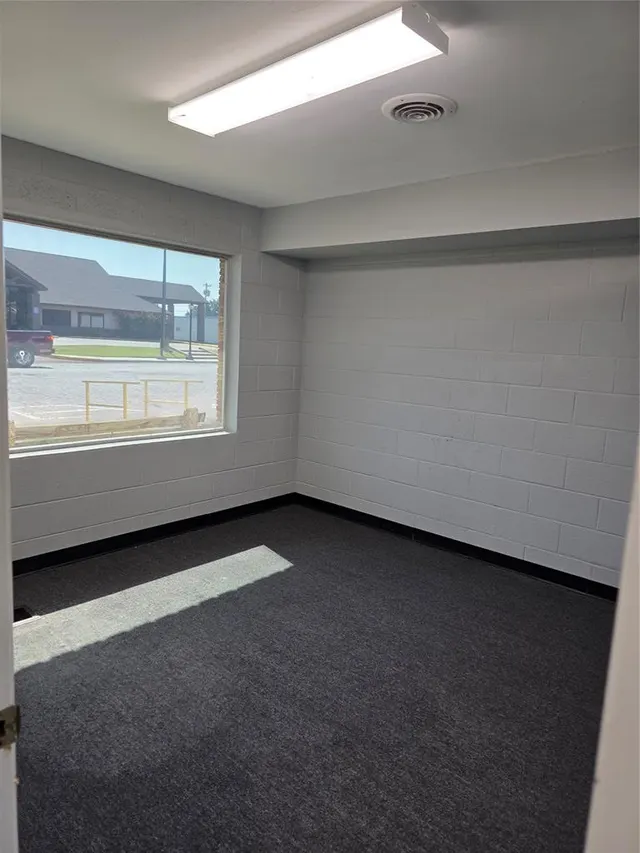 Photo 5 — 102 S Main, Lindsay, OK 73052