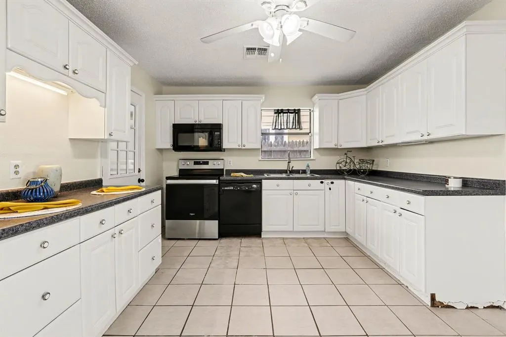 Photo 9 — 3621 SW 43rd Street 1, Oklahoma City, OK 73119