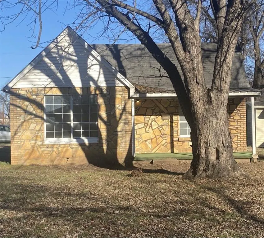 Front exterior — 800 S 2nd Street, Davis, OK 73030
