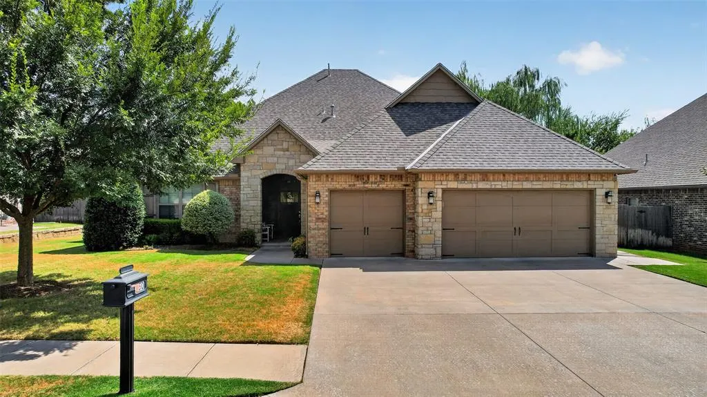 Photo 2 — 150 Evermay Drive, Edmond, OK 73013
