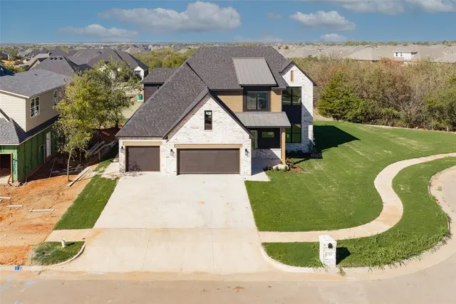 Photo 2 — 11509 NW 102nd Street, Yukon, OK 73099
