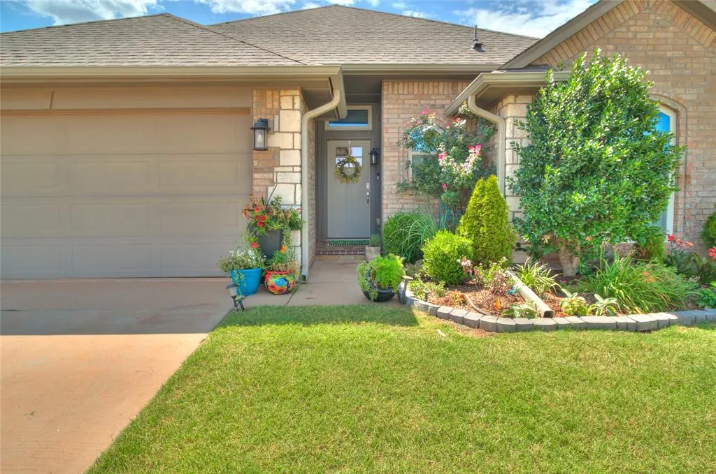 Photo 2 — 16101 Iron Tree Lane, Edmond, OK 73013
