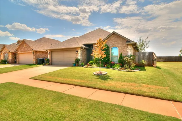 Photo 3 — 16101 Iron Tree Lane, Edmond, OK 73013