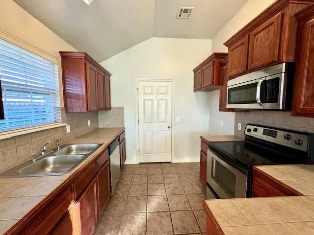 Photo 11 — 1005 Westridge Drive, Yukon, OK 73099