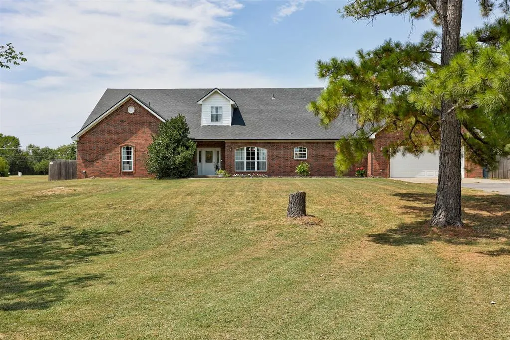 Photo 2 — 50 Serenada Lane, Shawnee, OK 74804