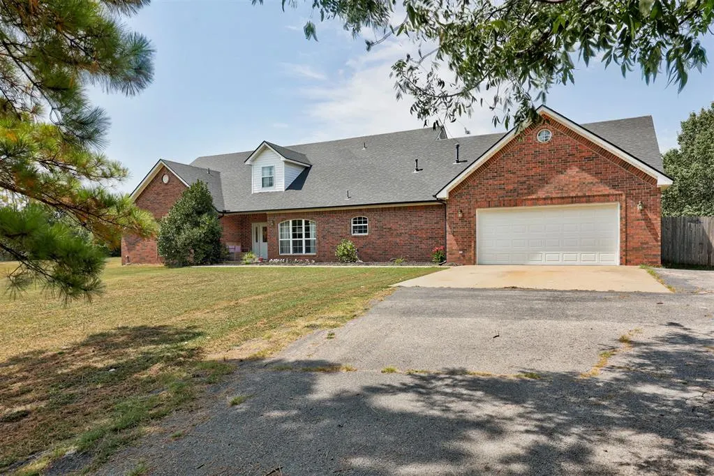 Photo 3 — 50 Serenada Lane, Shawnee, OK 74804