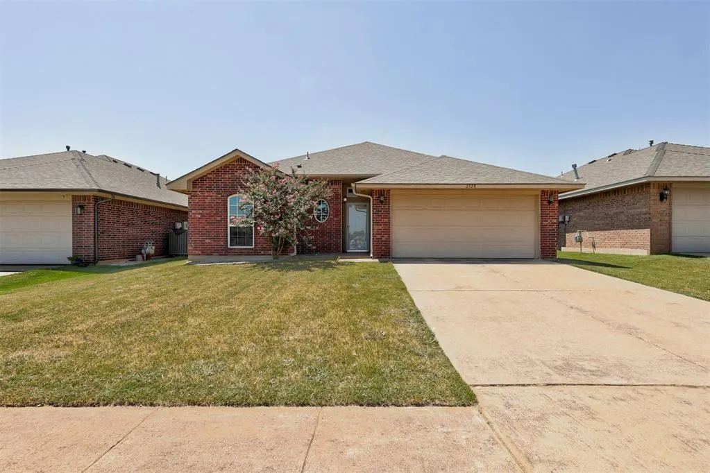 Photo 2 — 2528 Queenston Avenue, Norman, OK 73071