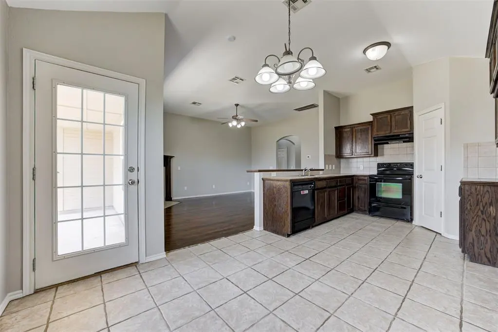Photo 14 — 2528 Queenston Avenue, Norman, OK 73071