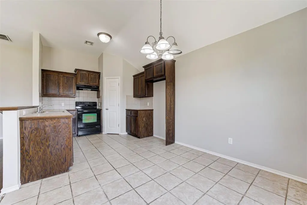 Photo 15 — 2528 Queenston Avenue, Norman, OK 73071