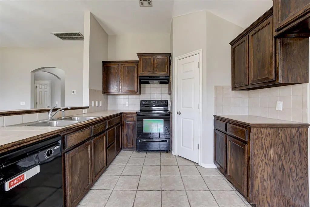 Photo 17 — 2528 Queenston Avenue, Norman, OK 73071