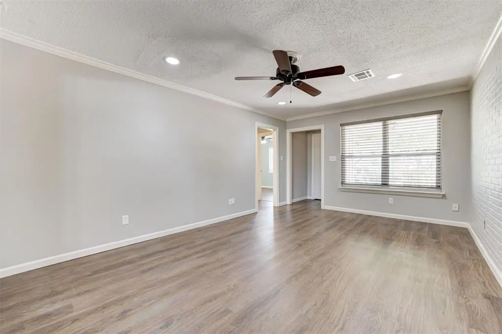 Photo 4 — 327 Woodcrest Drive, Norman, OK 73071