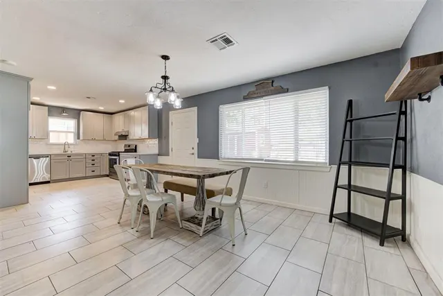 Photo 6 — 327 Woodcrest Drive, Norman, OK 73071