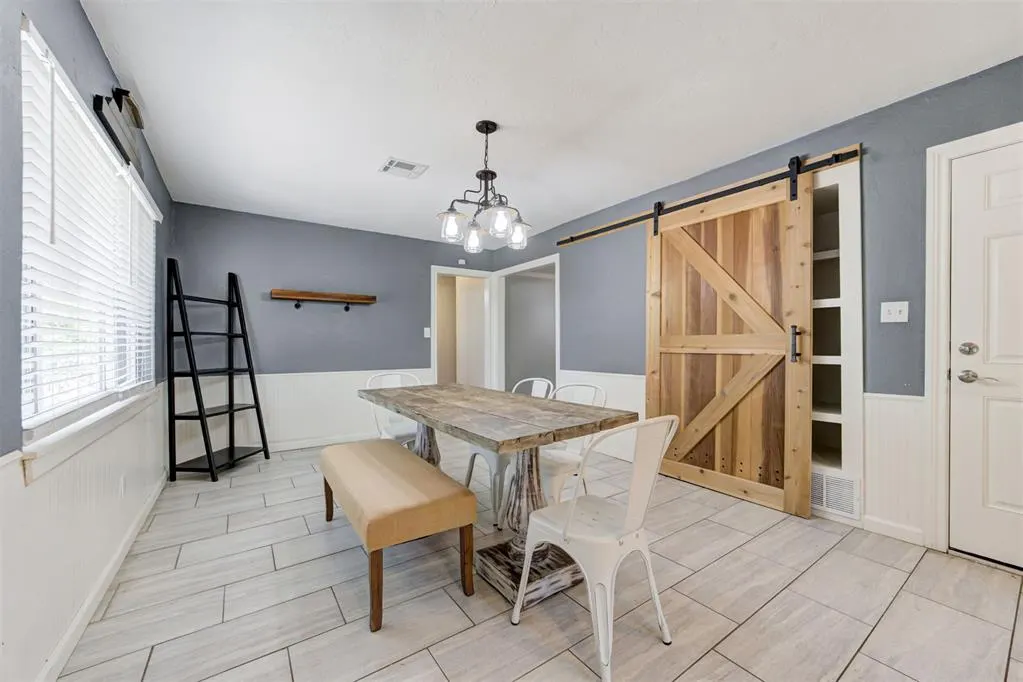 Photo 8 — 327 Woodcrest Drive, Norman, OK 73071