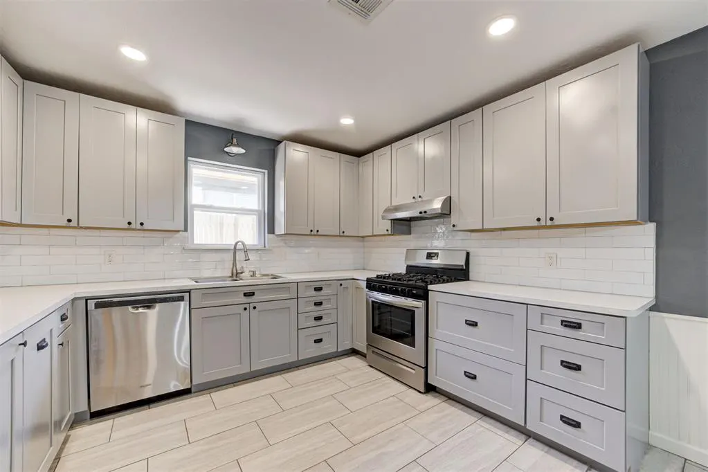 Photo 11 — 327 Woodcrest Drive, Norman, OK 73071