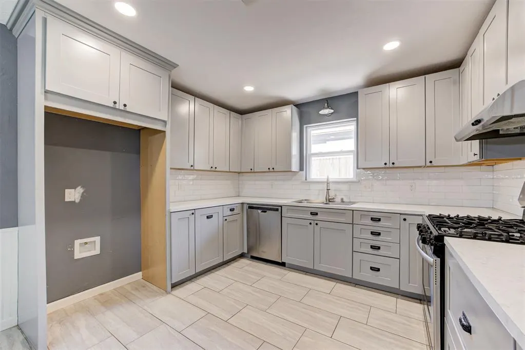 Photo 12 — 327 Woodcrest Drive, Norman, OK 73071