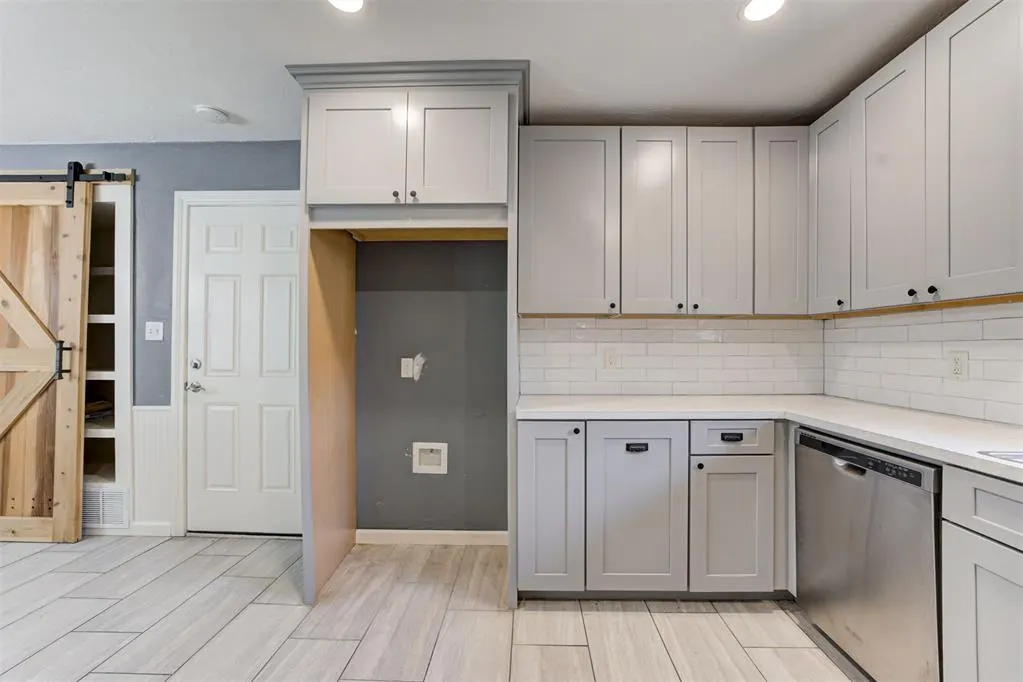 Photo 14 — 327 Woodcrest Drive, Norman, OK 73071