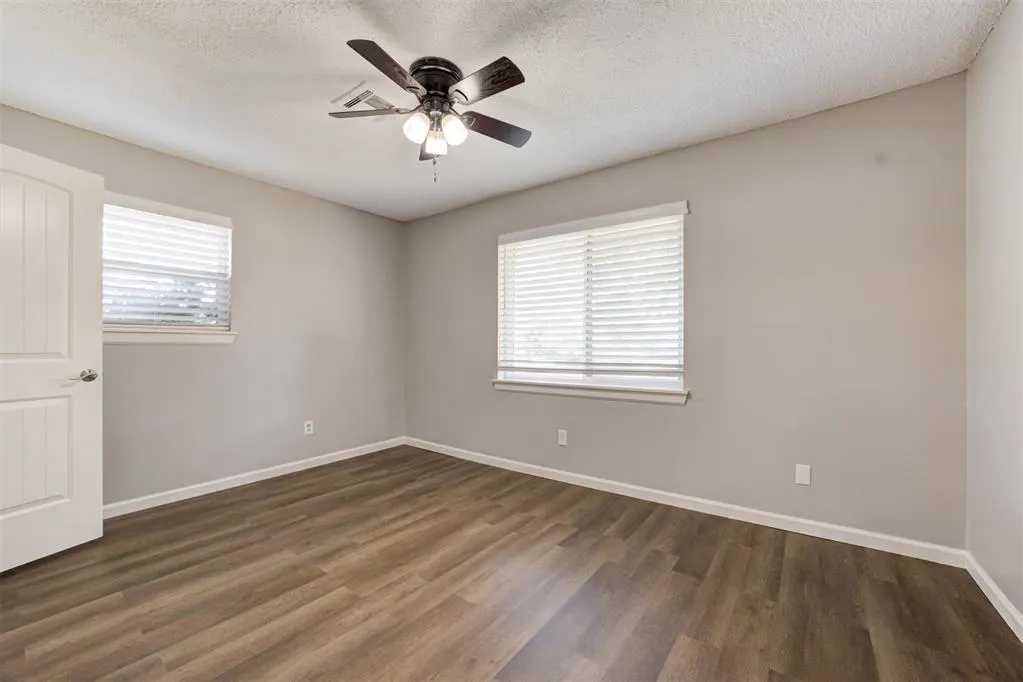 Photo 16 — 327 Woodcrest Drive, Norman, OK 73071