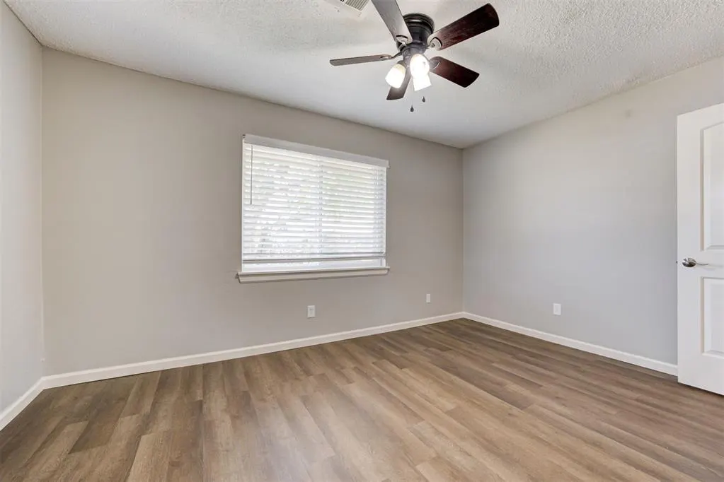 Photo 17 — 327 Woodcrest Drive, Norman, OK 73071