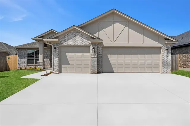 Photo 2 — 13325 SW 8th Street, Yukon, OK 73099