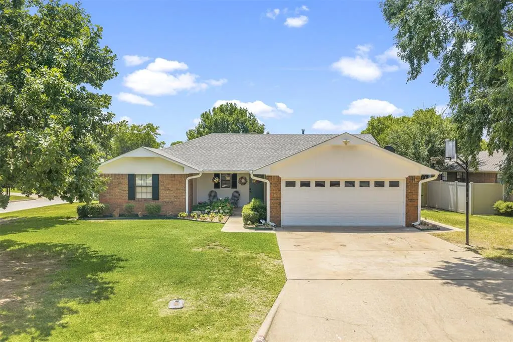 Front exterior — 1900 8th NW, Ardmore, OK 73401
