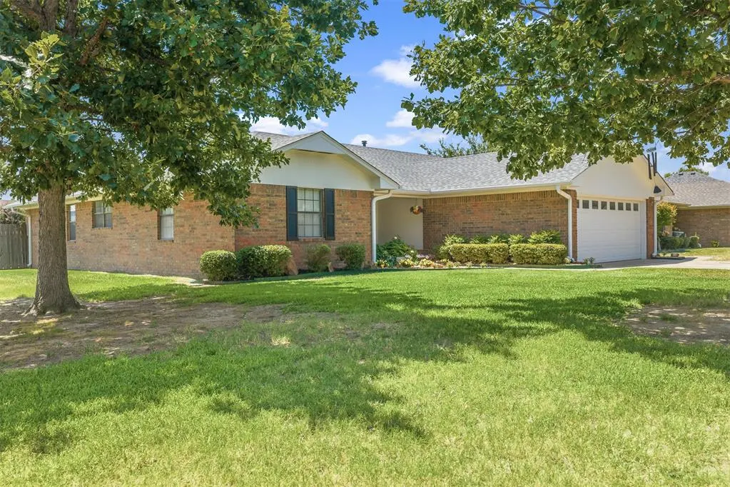 Photo 2 — 1900 8th NW, Ardmore, OK 73401