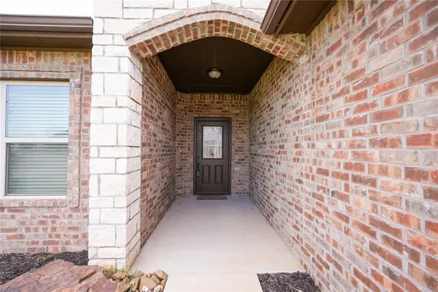 Photo 4 — 2105 Longhorn Trail, Altus, OK 73521