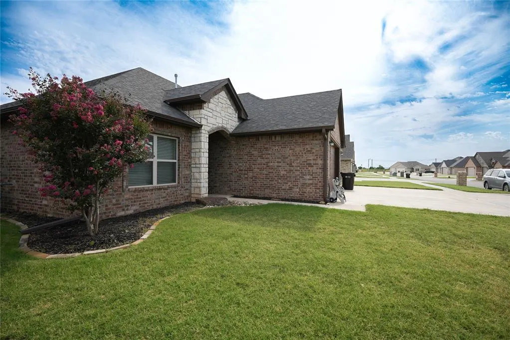 Photo 5 — 2105 Longhorn Trail, Altus, OK 73521