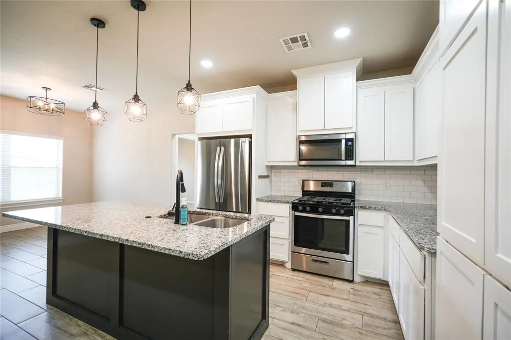 Photo 8 — 2105 Longhorn Trail, Altus, OK 73521