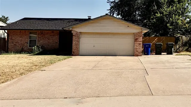 Photo 2 — 214 Shadybrook Place, Oklahoma City, OK 73110