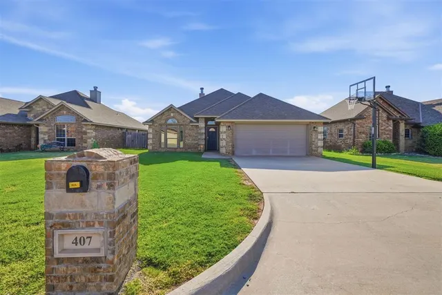 Photo 2 — 407 NW Granite Avenue, Cache, OK 73527