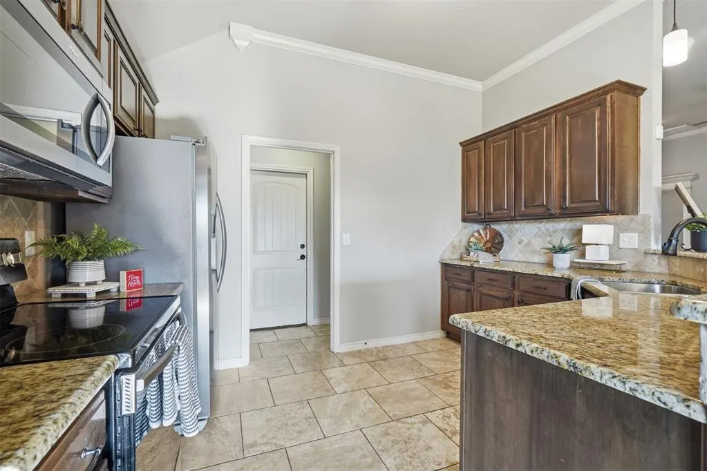 Photo 15 — 407 NW Granite Avenue, Cache, OK 73527