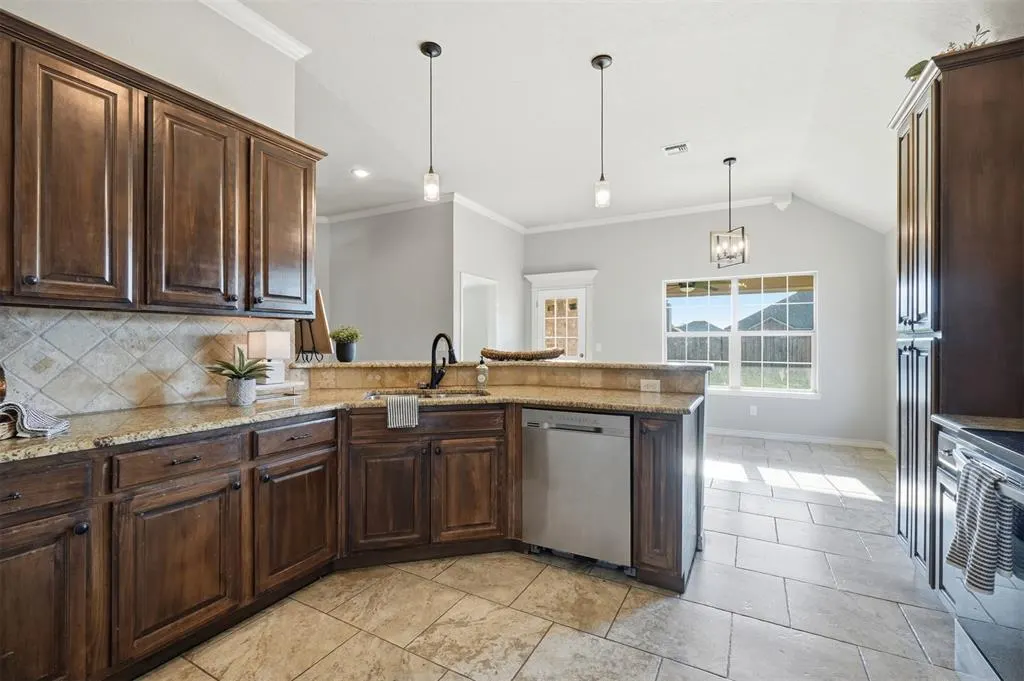 Photo 16 — 407 NW Granite Avenue, Cache, OK 73527
