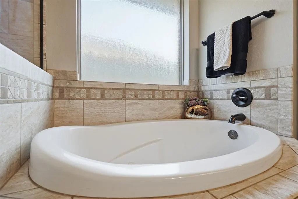 Photo 32 — 407 NW Granite Avenue, Cache, OK 73527