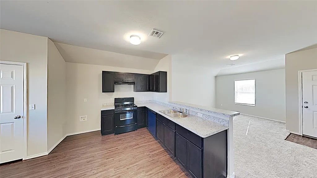 Photo 8 — 10705 SW 23rd Terrace, Yukon, OK 73099