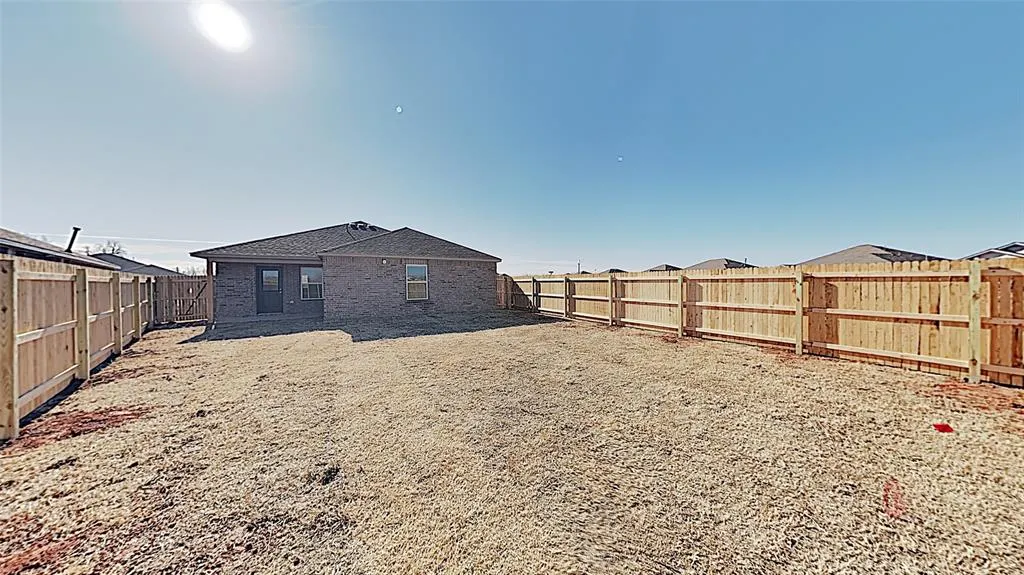 Photo 16 — 10705 SW 23rd Terrace, Yukon, OK 73099