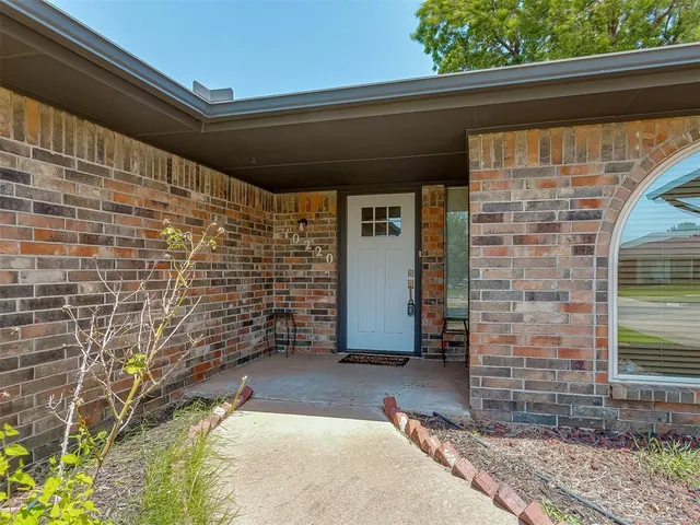 Photo 2 — 10220 Little Pond Drive, Oklahoma City, OK 73162