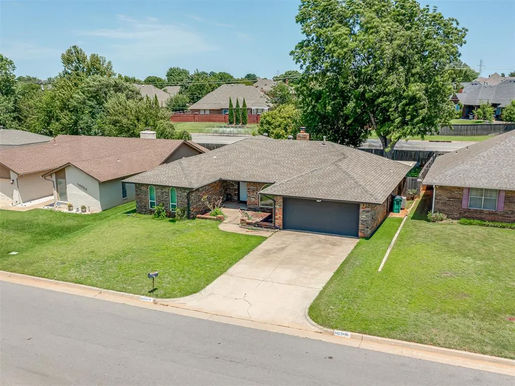 Photo 4 — 10220 Little Pond Drive, Oklahoma City, OK 73162