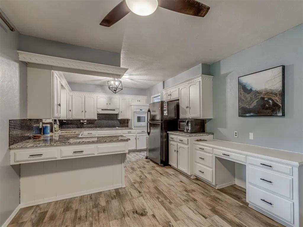 Photo 14 — 10220 Little Pond Drive, Oklahoma City, OK 73162