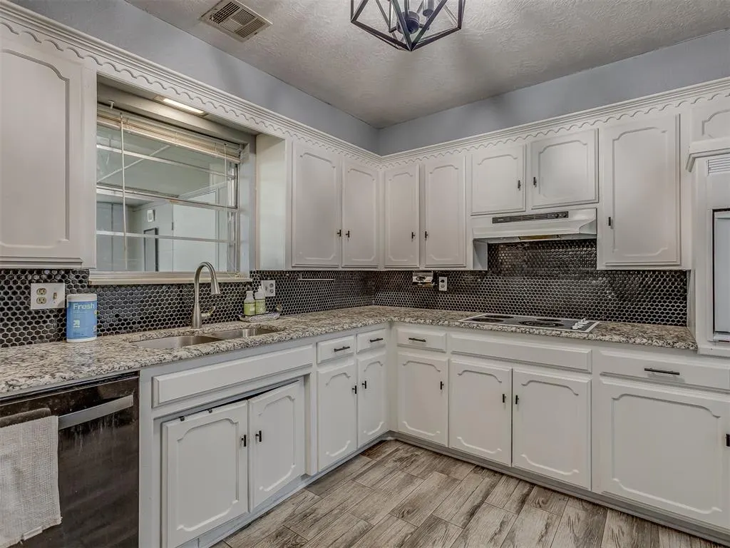 Photo 16 — 10220 Little Pond Drive, Oklahoma City, OK 73162
