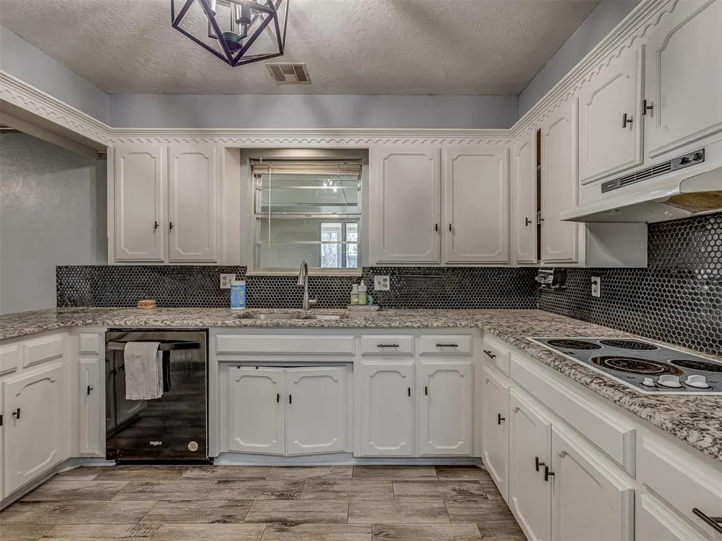 Photo 17 — 10220 Little Pond Drive, Oklahoma City, OK 73162