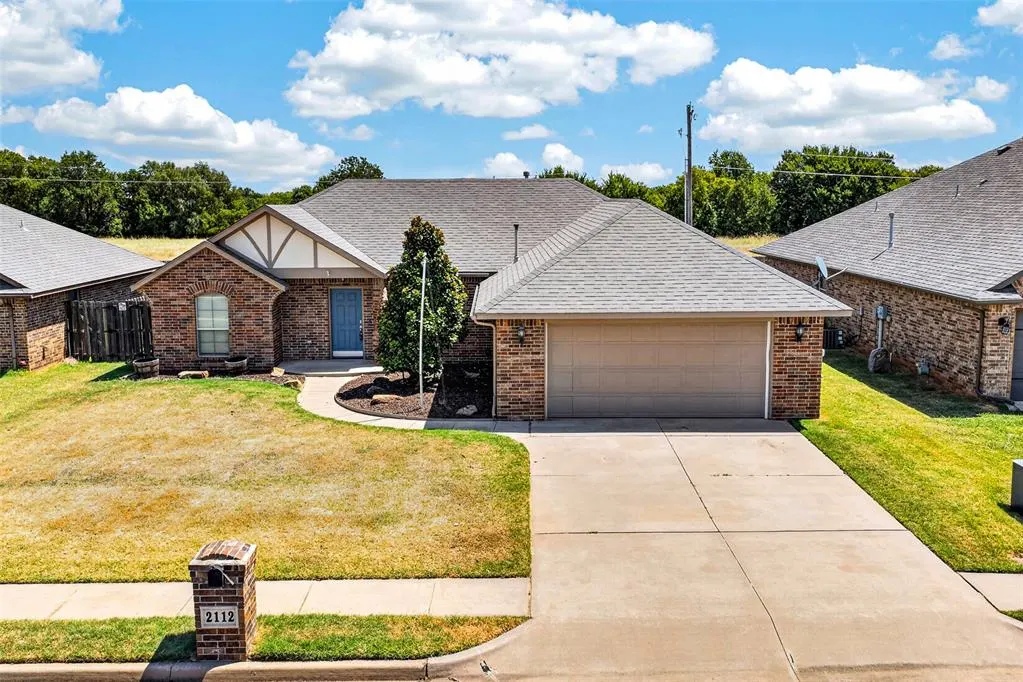 Front exterior — 2112 Appalachian Trail, Edmond, OK 73003