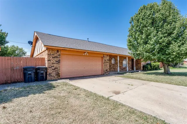 Photo 2 — 632 Wood Crest Street, Oklahoma City, OK 73160