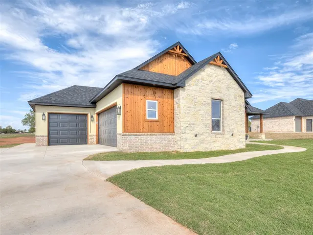 Photo 2 — 2434 Wolf Creek Bend, Blanchard, OK 73010