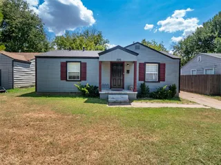 Sold home at 220 W Jacobs Drive