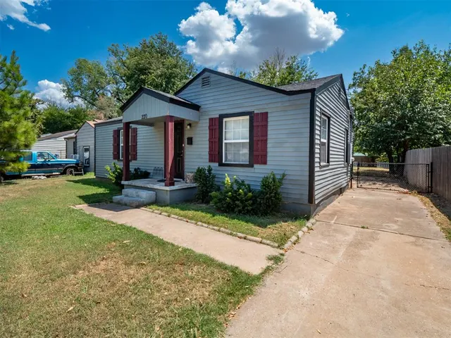 Photo 2 — 220 W Jacobs Drive, Oklahoma City, OK 73110
