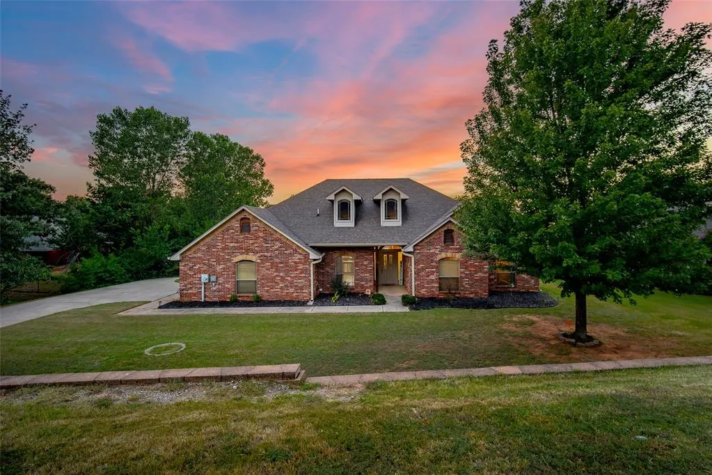 Photo 2 — 8621 Blue Heron Cove, Edmond, OK 73034
